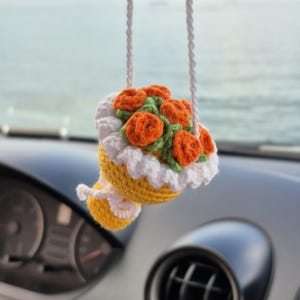 Handmade Crochet Flower Bouquet Car Charm – Rearview Mirror Decoration – Cute Amigurumi Car Accessory – Floral Gift in 6 Colors
