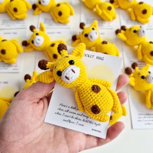 Handmade Crochet Giraffe Pocket Hug – Amigurumi Plush Gift for Kids, Cheer Up Token, Miss You Present, Small Animal Plushie
