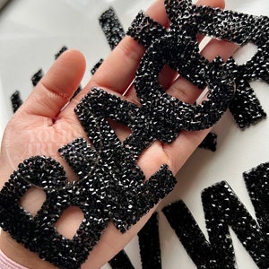 Parche termoadhesivo con letras de diamantes de imitación negros • Parche adhesivo individual, ideal para novias o damas de honor, para chaqueta vaquera