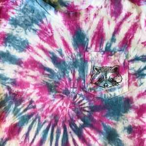 Raccoon Face Block Printed T-Shirt Tie Dye Blue + Purple // Men&#39;s Medium // 100% Cotton