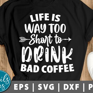 La vie est beaucoup trop courte pour boire un mauvais café Svg fichier coupé cricut Cameo Silhouette Café Svg Maman fatiguée Svg Café Signe, Chemise Drôle Café Svg