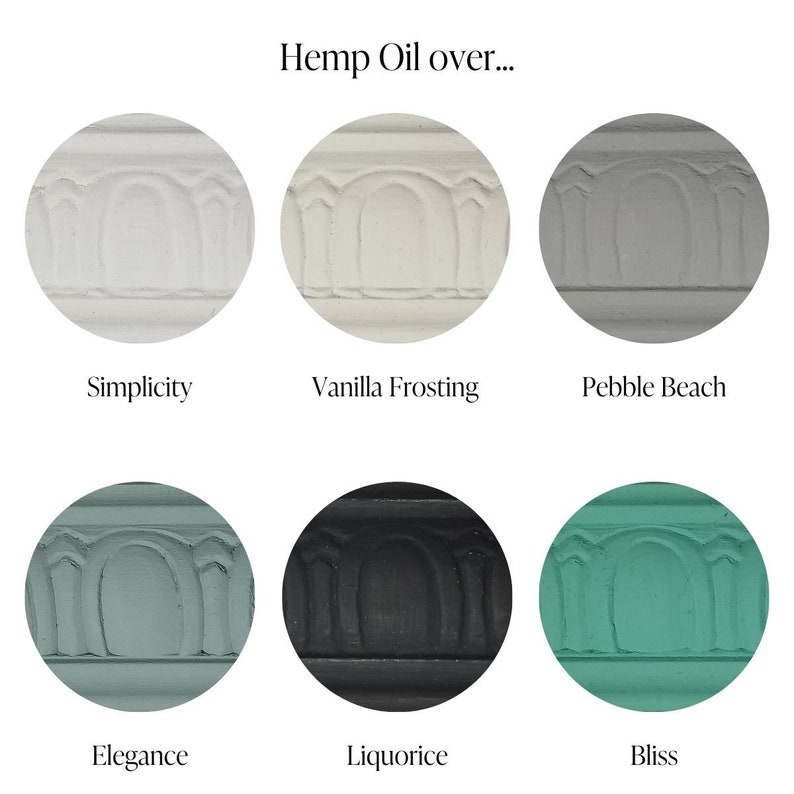 以下が含まれることがあります： 「Hemp Oil over...」というテキストが上にある、6つの塗料サンプル。色は、Simplicity（白）、Vanilla Frosting（オフホワイト）、Pebble Beach（グレー）、Elegance（ライトブルー）、Liquorice（ブラック）、Bliss（ティール）です。