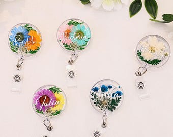 Carrete de insignia de flores personalizado con nombre, clip retráctil con diseño floral de primavera, regalo personalizado para mamá, papá, amigo, enfermera o maestro.