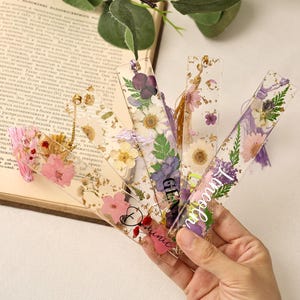 Pressed Flower Bookmark for Women, Custom Resin Bookmark, Personalized Bookmark, Floral Bookmark with Name, Christmas Gift Idea, Book Mark