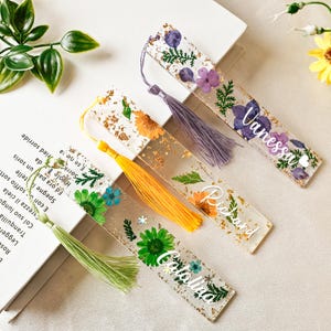 Individuell gepresstes Blumen Lesezeichen, Geschenk für Lehrer, personalisiertes Harz Lesezeichen, Gänseblümchen Lesezeichen, Lesezeichen für Frauen, Buch-Liebhaber Geschenk, Mama Geschenk