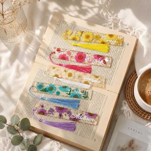 Pressed Flower Bookmark for Women, Custom Resin Bookmark, Personalized Bookmark, Floral Bookmark, Book Lover Gift, Thanksgiving Gift
