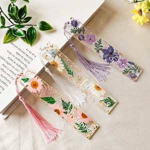 Pressed Flower Bookmark for Women, Custom Resin Bookmark, Personalized Bookmark, Floral Bookmark, Book Lover Gift, Thanksgiving Gift