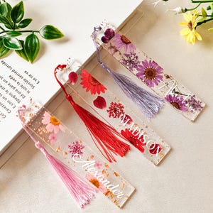 Personalized Pressed Flower Bookmark, Daisy Resin Bookmark, Custom Bookmark with Name, Floral Bookmarks for Women, Mothers Day Gift Idea