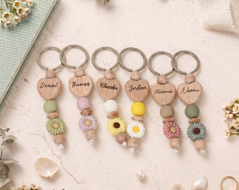 Personalized Flower Bead Keychain, Custom Name Keyring, Wooden Heart Keychain, Daisy Bag Charm, Birthday Gift for Women Girls
