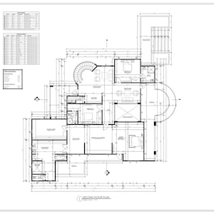 Op de afbeelding: Een zwart-witte architectonische plattegrond van de tweede verdieping. De plattegrond toont een grote woonkamer, een keuken, een badkamer en een slaapkamer. De plattegrond toont ook een trap die naar de eerste verdieping leidt.