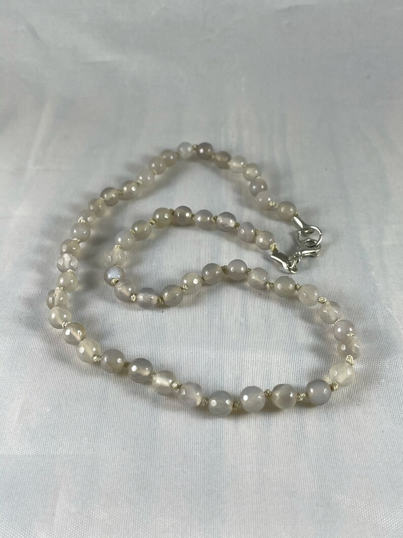 Find Balance Self-Acceptance Confidence Grow Spiritually Natural Gemstone Healing Oyster Grey Agate Knotted Crystal Bead Necklace