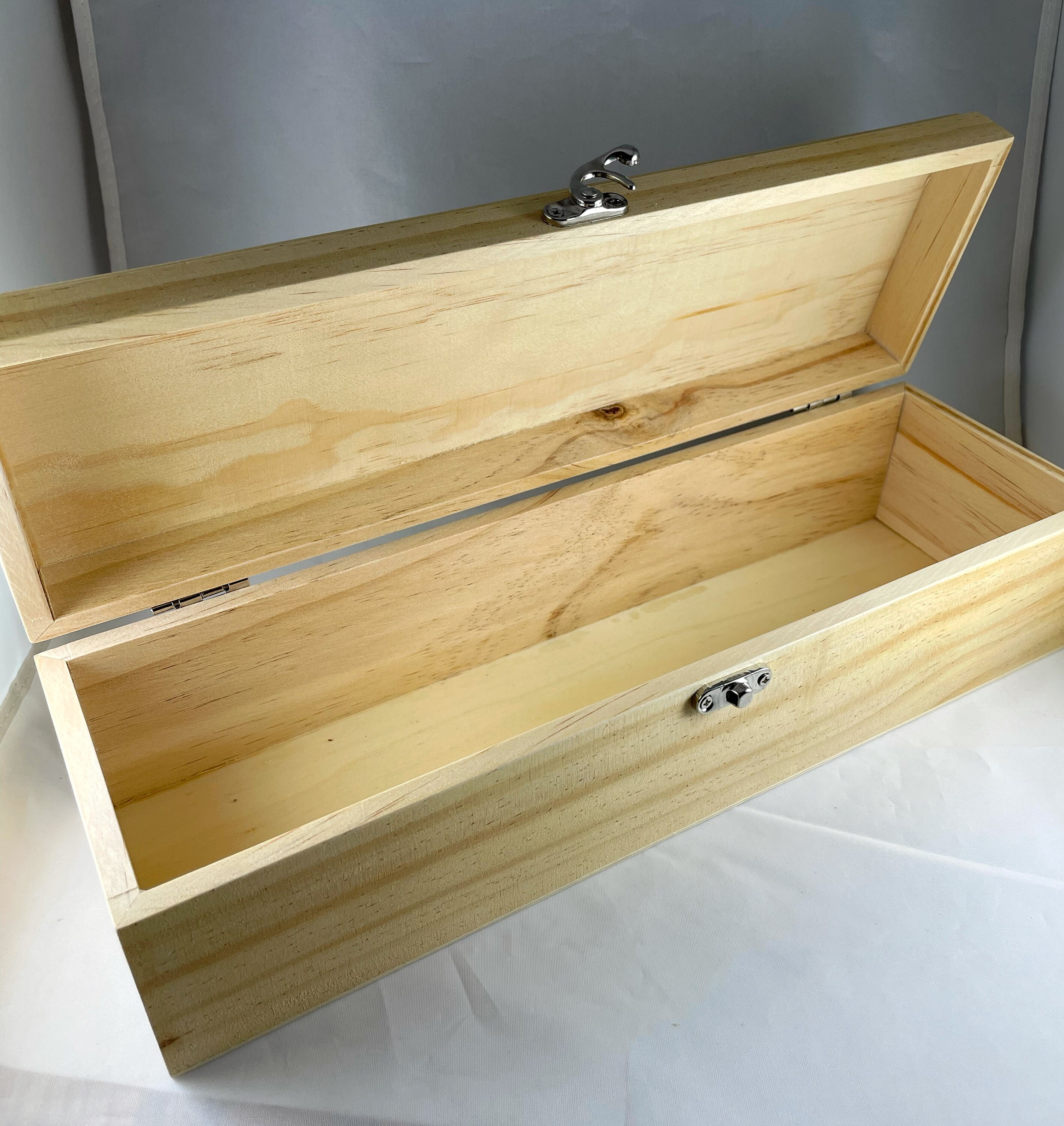 Large, pyrography wooden box. – Moonrobe