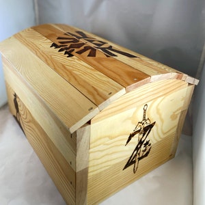 Legend of Zelda Holzgebrannter Baumstamm, Holzgebrannte Kunst, Pyrographie, Aufbewahrungsbox, Schmuck oder Andenken, Retro Vintage Gamer