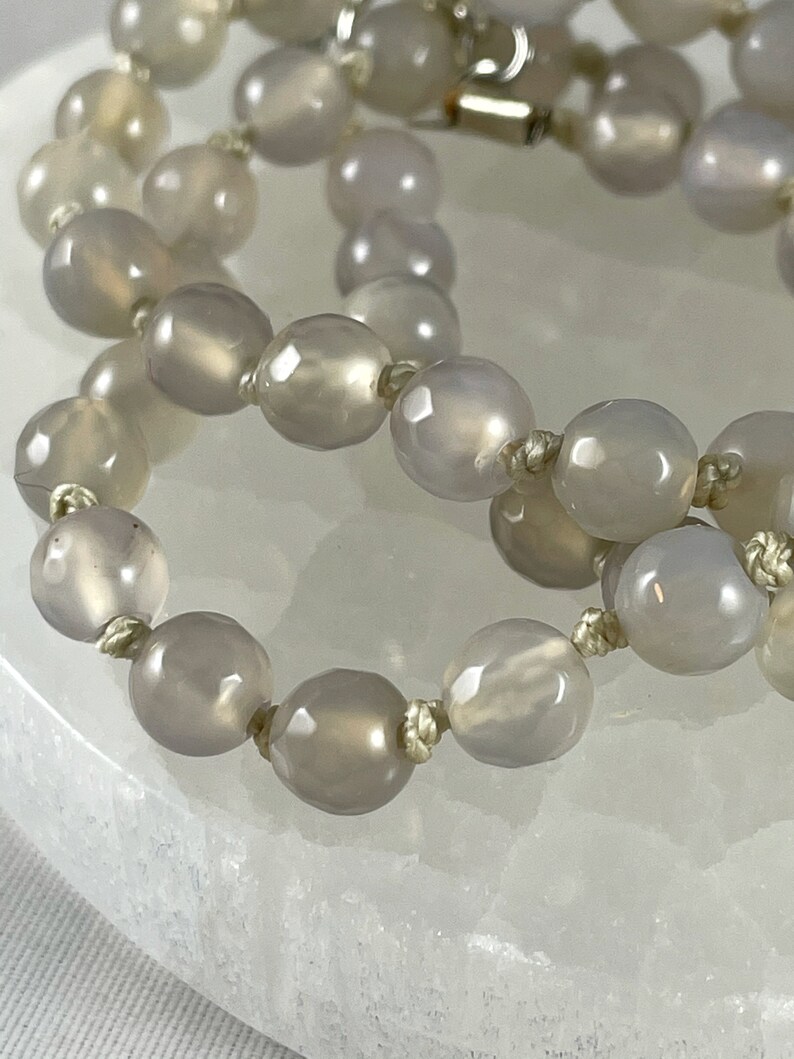 Find Balance Self-Acceptance Confidence Grow Spiritually Natural Gemstone Healing Oyster Grey Agate Knotted Crystal Bead Necklace