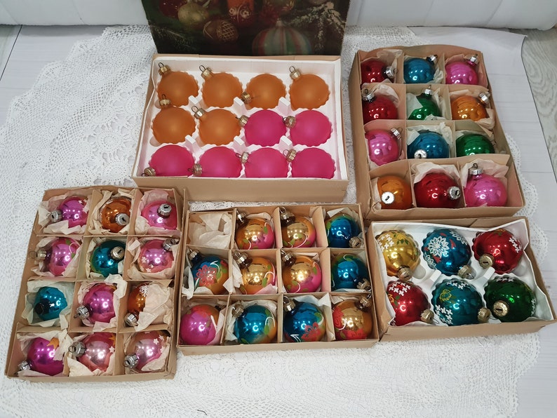 Ensemble arbre de Noël, jouet du Nouvel An soviétique, boule vintage peinte à la main des ornements darbres de Noël. Décorations en verre, rétro. image 2