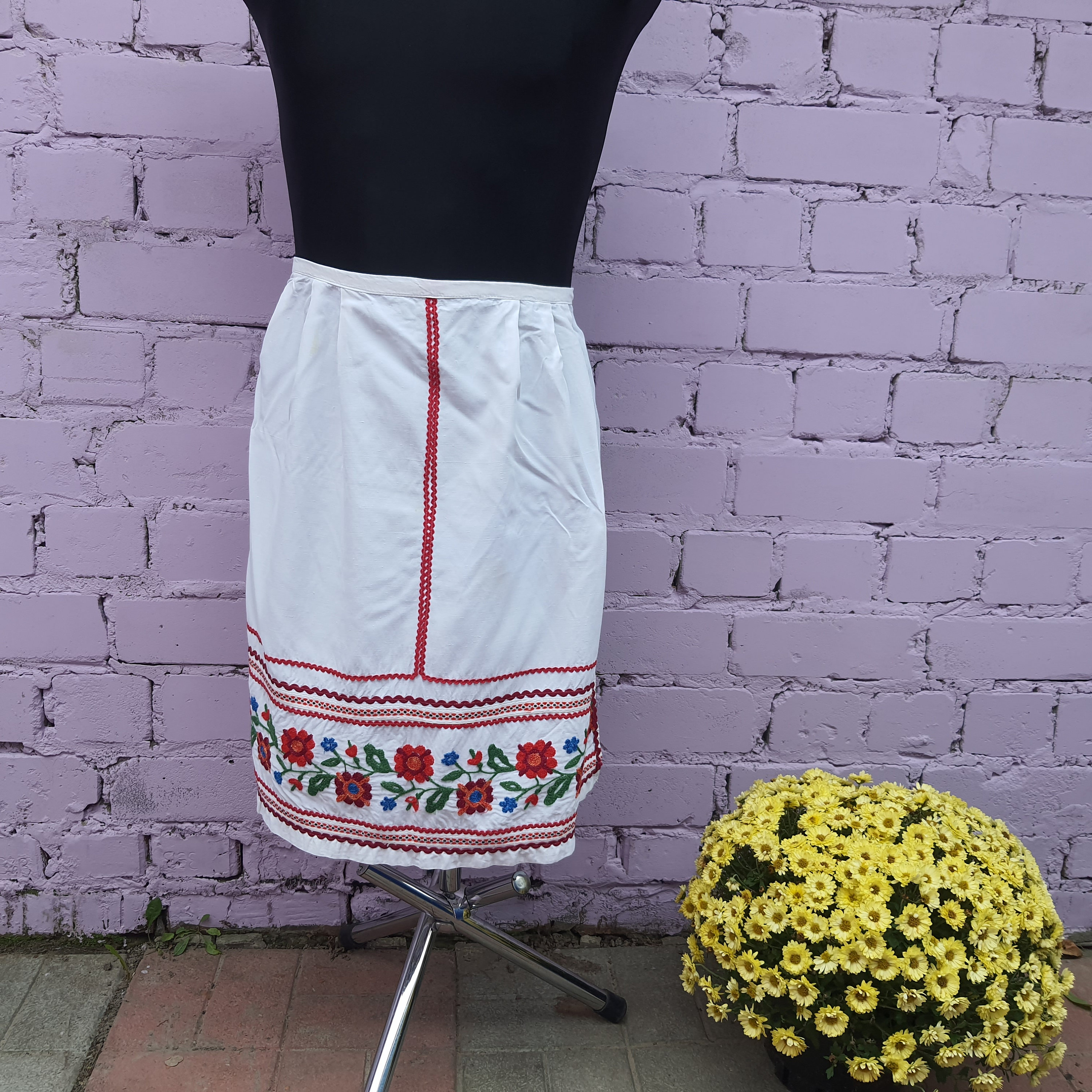 Beautiful Ukrainian macrome apron main image 1