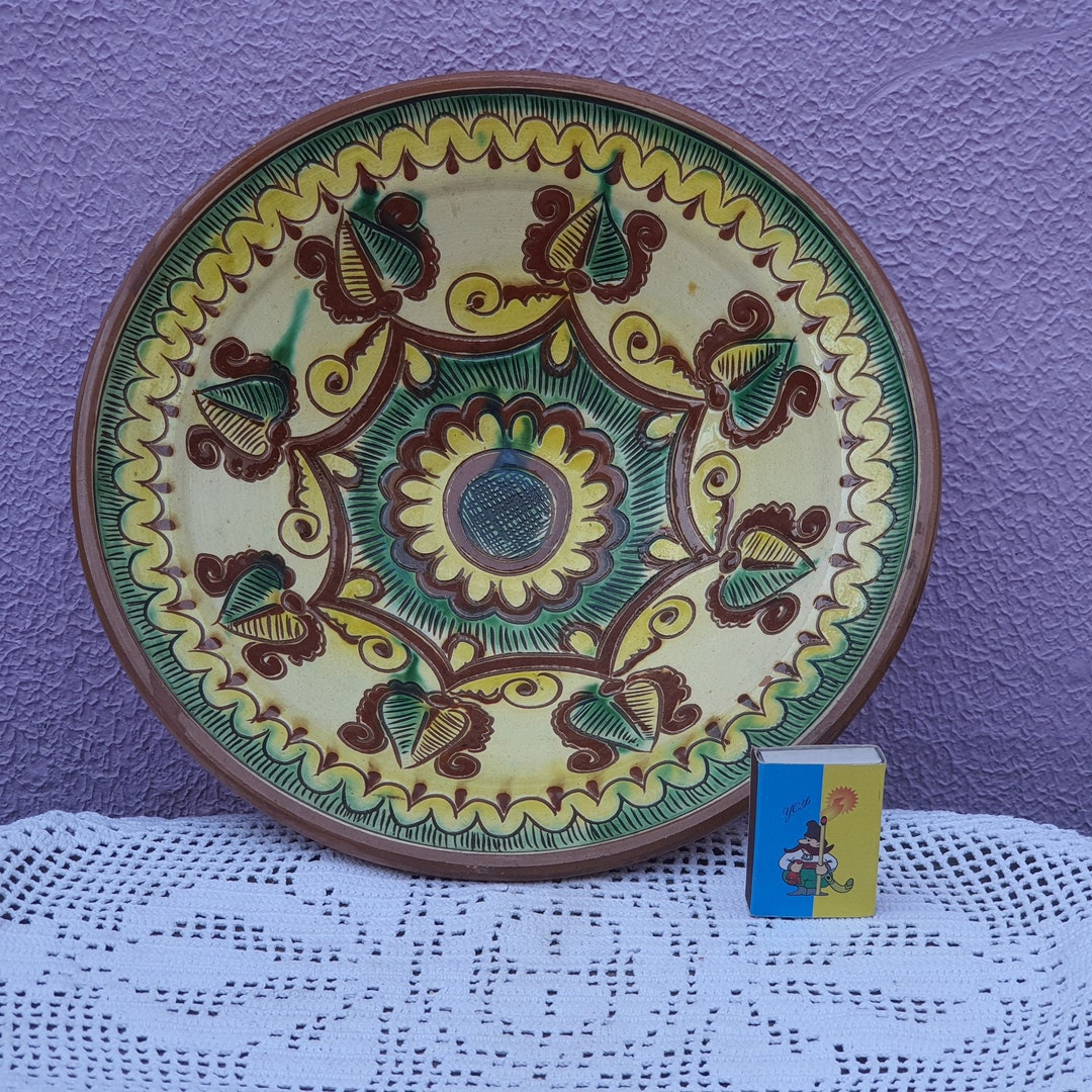 Very Large Decorative Plate Wall Hanger. Ukrainian Tradition