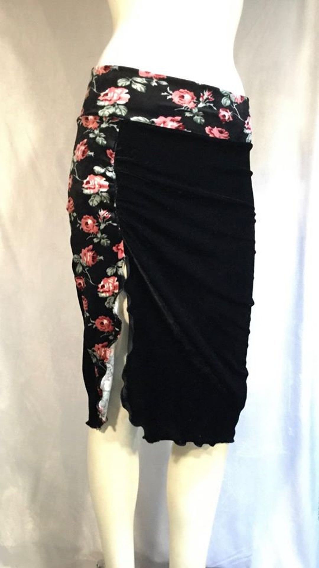 Gonna da tango nera e fiori rosa in velluto, Lunghezza 64 cm