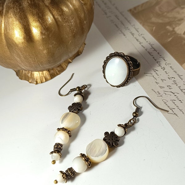 Pendientes de perlas de nácar y juego de anillos retro victorianos