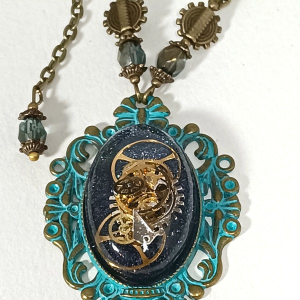 Pendentif métal bronze antique et cabochon résine