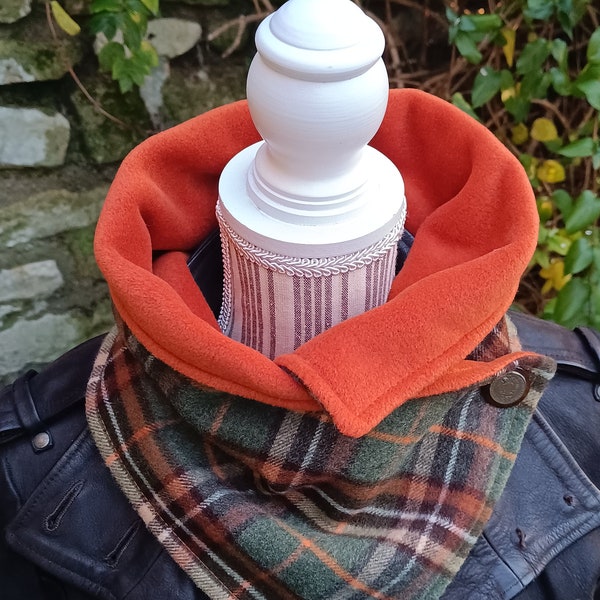 Écharpe boutonnée chauffe cou hiver tartan laine  doublé polaire  beige Bouton de collection homme femme élégant et vintage