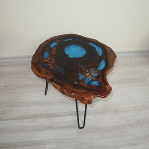 Live Edge WALNUT WOOD Epoxy Resin Coffee Table - End Table- %100 Handmade / 53 X 44 cm