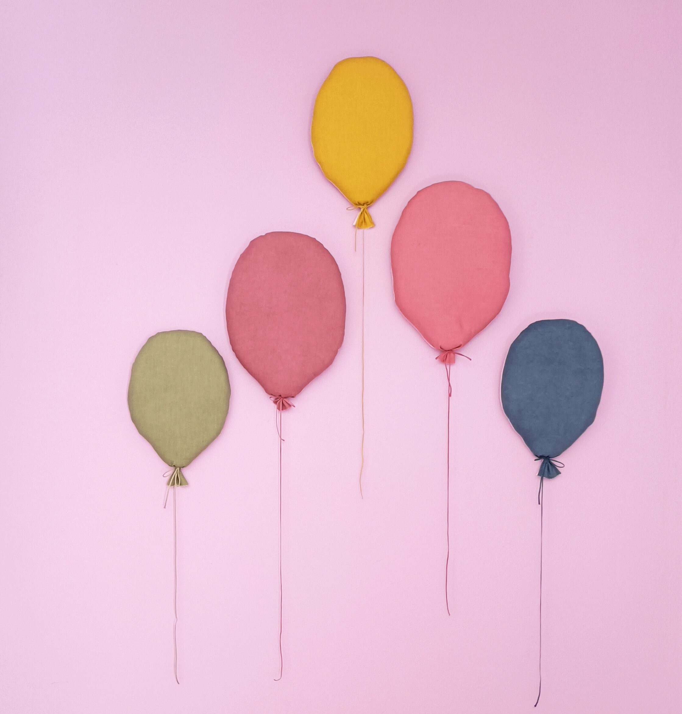 Ballon Décoration Murale en Coton Biologique et Teinture Naturelle à Suspendre Dans Une Chambre d'en