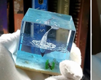 Resin Diorama Paperweight, Ocean resin diorama, 3D Underwater Scene with Glow-in-Dark Sand, Scuba diver Gift