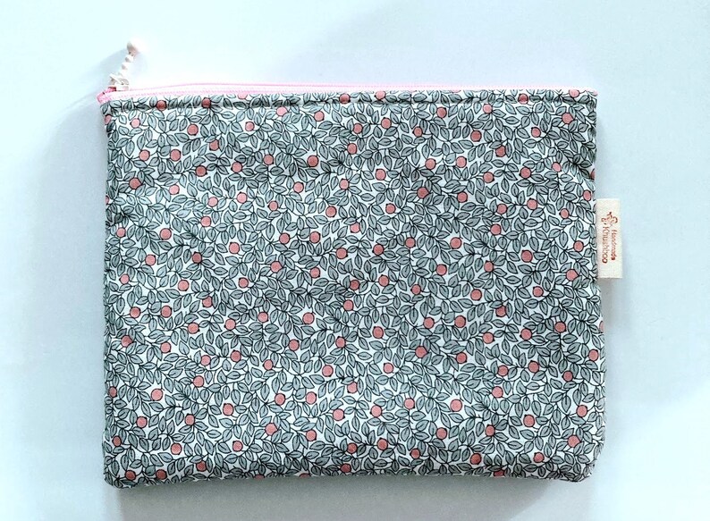 Flat pouch of Liberty fabric image 2