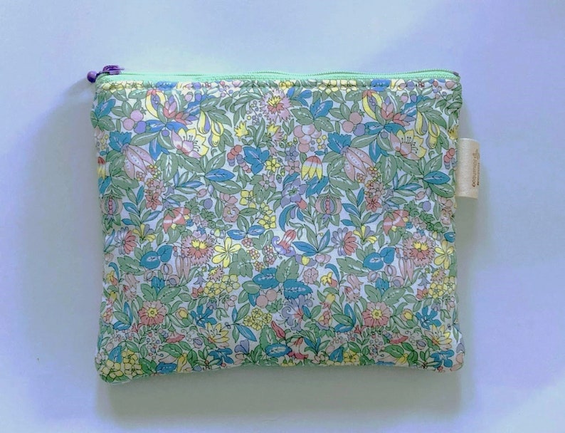 Flat pouch of Liberty fabric image 6