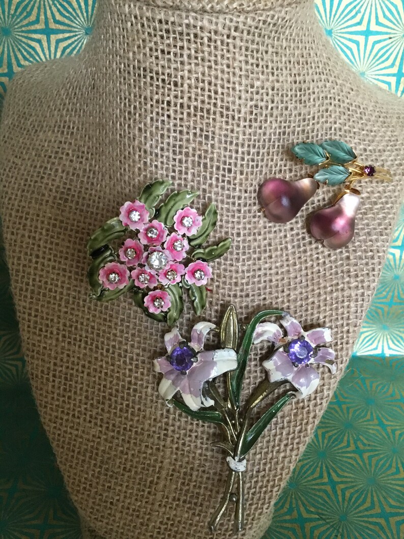 Vintage women\u2019s pins
