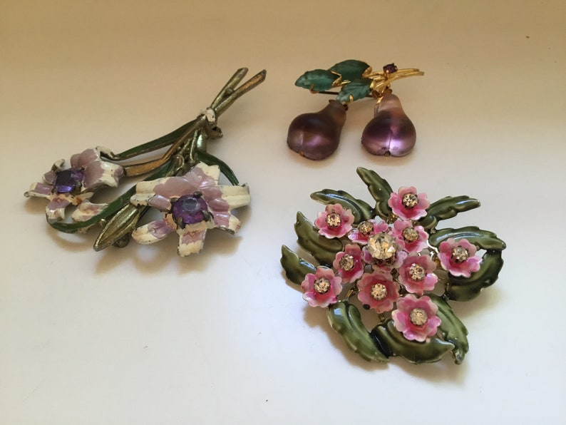 Vintage women\u2019s pins