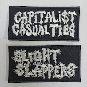 Naszywka haftowana Ofiary kapitalizmu ~ Lekkie klapsy ~ spazmy ~ tłumienie ~ zarażanie pv
