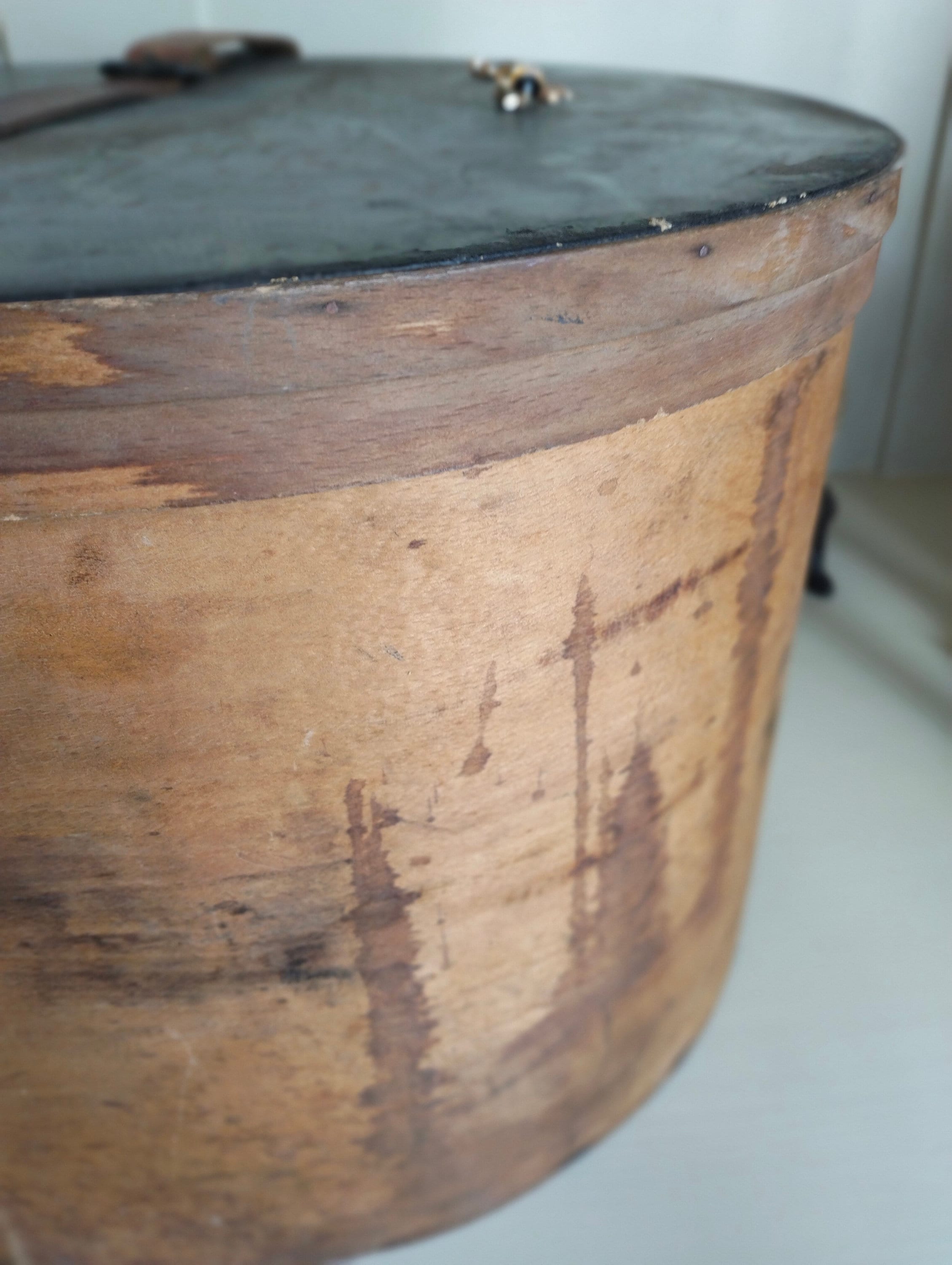 Wooden Hat Box Storage Container - Vintage Banded Wood Oversized Covered Hat  Box - Rafael Osona Auctions Nantucket, MA
