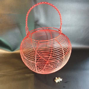 Vintage französischer roter runder Drahtkorb, Obstkorb, Bauernhaus, das Eierkorb sammelt, Küchenlagerung, französischer Salattrockner, Küchenlagerung