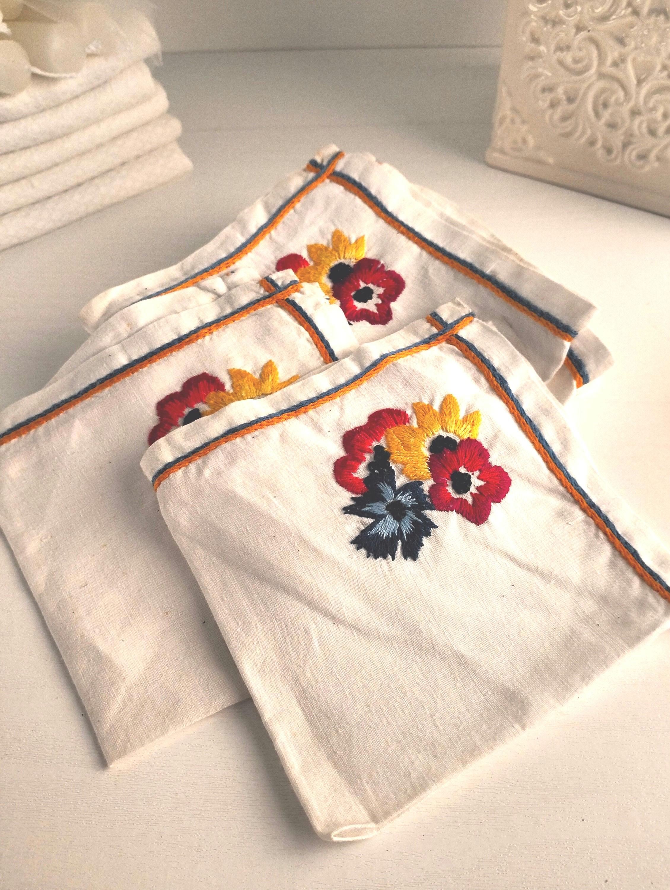 Vintage Cotton Handkerchief Set – Embroidered Hanky – Wedding Gift