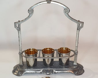 Porte-gobelet à liqueur en étain vintage Français et petites tasses à liqueur en métal argenté, verres à apéro, tasses à apéritif antiques Français