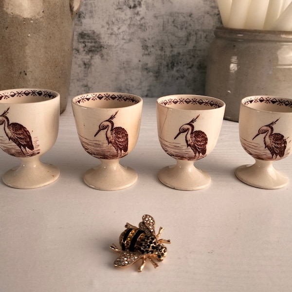 Französische Vintage Keramik Eierbecher, Antike Französische Eierbecher, Set aus Vier Eierbechern