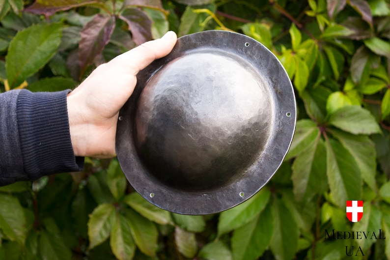 Umbon size - outer diameter - 18.5 cm, inner diameter - 14 cm, height - 6.5 cm, width of flat boots 2-3 cm. Umbon is made of 2-3 mm metal, forged, polished, not hardened.