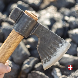 Handgemaakte gesmede tomahawk-bijl, stalen kampeerbijl voor buiten, koolstofstalen bijl met eikenhouten handvat, Vikingwapens, beste cadeau voor hem