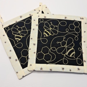 Ensemble de maniques matelassés abeille : décoration de ferme appliquée