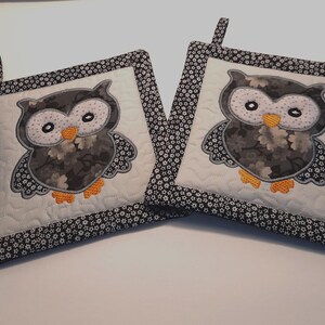 Insulated Quilted Potholders Set of 2, Owl Potholders, Farmhouse Potholders, Appliqued Owl Potholders, Owl trivets