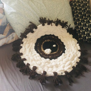 Cozy eye rug