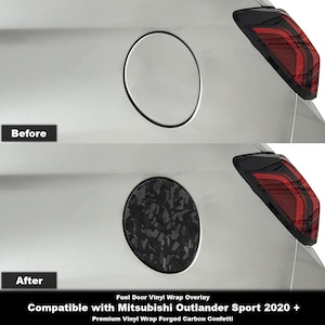 Crux Moto 燃料ドアビニールラップオーバーレイ - 鍛造カーボンコンフェッティ | 三菱アウトランダースポーツ 2020+ に適合する精密フィット