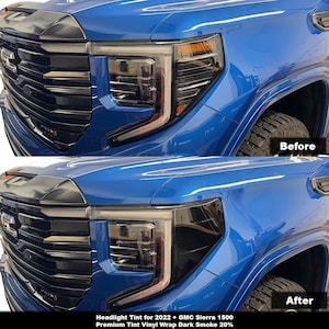 Puede incluir: Fotos antes y después de una camioneta GMC Sierra 1500 azul. Los faros delanteros se han tintado con una envoltura de vinilo de humo oscuro. El texto "Headlight Tint for 2022 + GMC Sierra 1500 Premium Tint Vinyl Wrap Dark Smoke 20%" está en la parte inferior de la imagen.