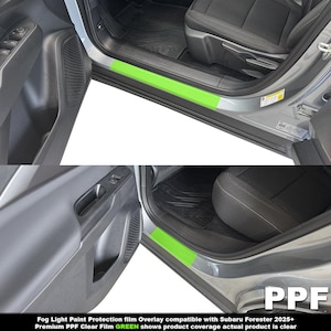 Könnte beinhalten: Zweiteiliges Bild, das den Innenraum eines grauen Subaru Forester zeigt. Auf der Türschwelle ist eine leuchtend grüne Folie angebracht. Der Text unten lautet "Fog Light Paint Protection film Overlay compatible with Subaru Forester 2025+".