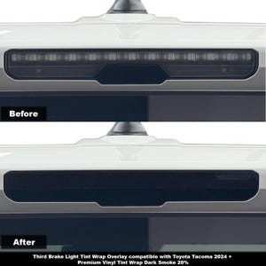 Może przedstawiać: Zdjęcia przed i po pokazujące nakładkę na trzecie światło stop dla Toyoty Tacomy. Nakładka jest w kolorze ciemnego dymu 20% i jest kompatybilna z modelami od 2024 roku. Nakładka jest wykonana z wysokiej jakości winylu.
