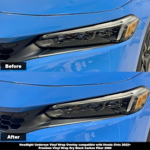Może przedstawiać: Zdjęcia przed i po niebieskiego Hondy Civic z nakładką z czarnego winylu z włókna węglowego na reflektorach. Tekst "Headlight Undereye Vinyl Wrap Overlay compatible with Honda Civic 2022+ Premium Vinyl Wrap Dry Black Carbon Fiber 2080" znajduje się na dole obrazu.