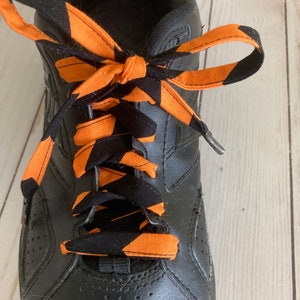 Cordones naranjas y negros de Halloween