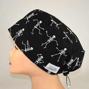 Euro Toggle Style Scrub cap: Linedance-skelett